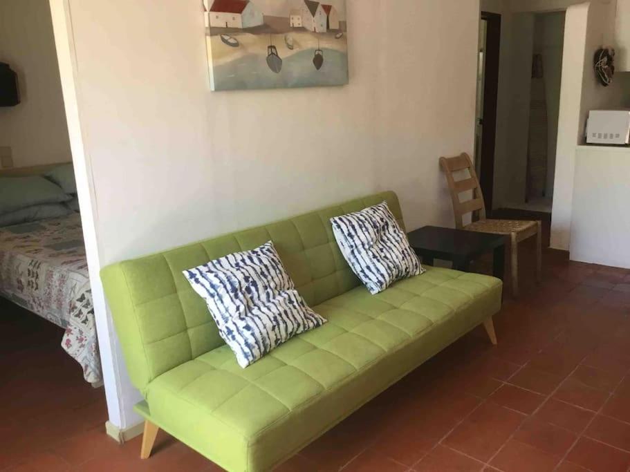 Air Conditioned 1 Bedroom Apt With Wi-fi & Patio.